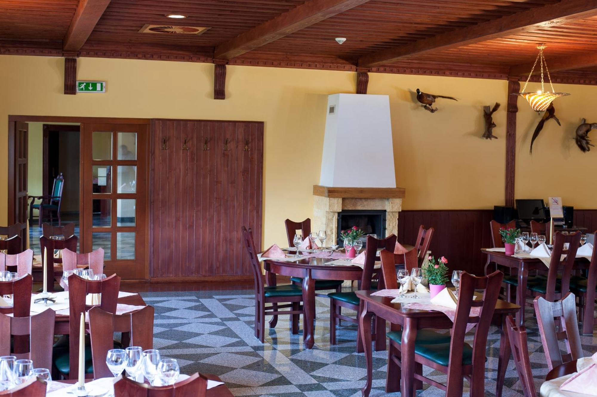 Hotel Hetmanski Рава Мазовецка Екстериор снимка